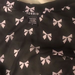 Torrid top with bows